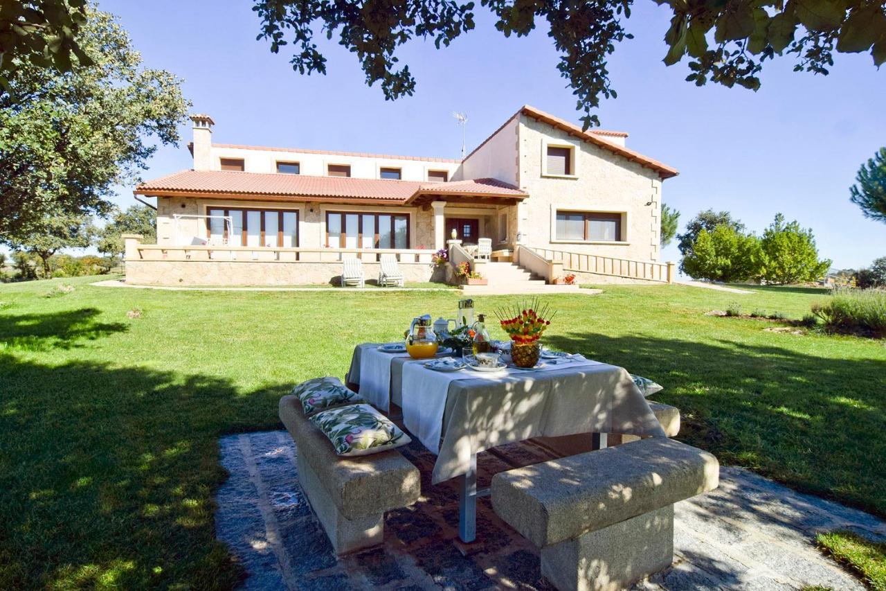 Casa Entre Piedras y Estrellas Gallegos de Sobrinos Exterior foto